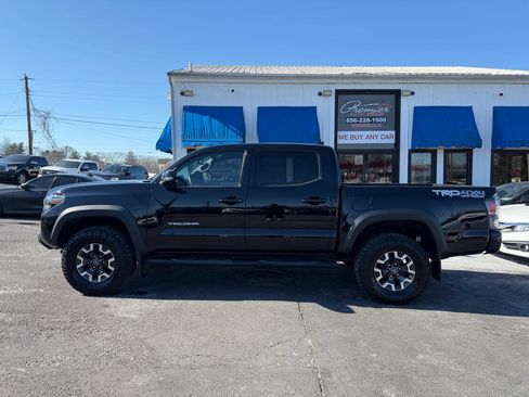 Used 2020 Toyota Tacoma TRD Off-Road w/ Technology Package image 8