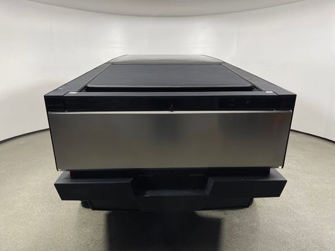 Used 2024 Tesla Cybertruck AWD Crew Cab image 4