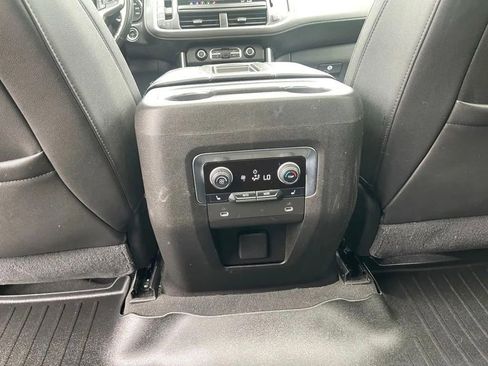 Used 2021 Chevrolet Tahoe Premier w/ Premium Package AWD/4WD image 17