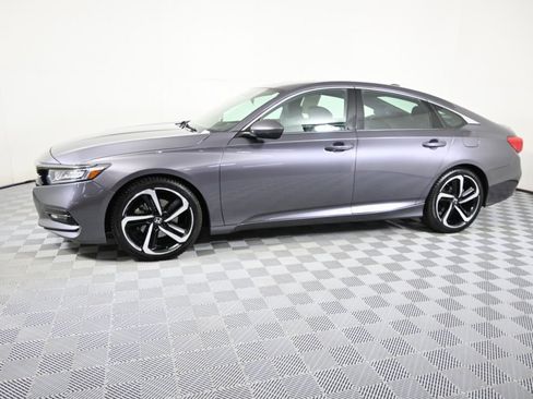 Used 2018 Honda Accord Sport image 2