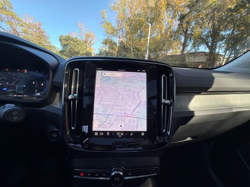 Certified 2025 Volvo XC40 B5 Plus image 31