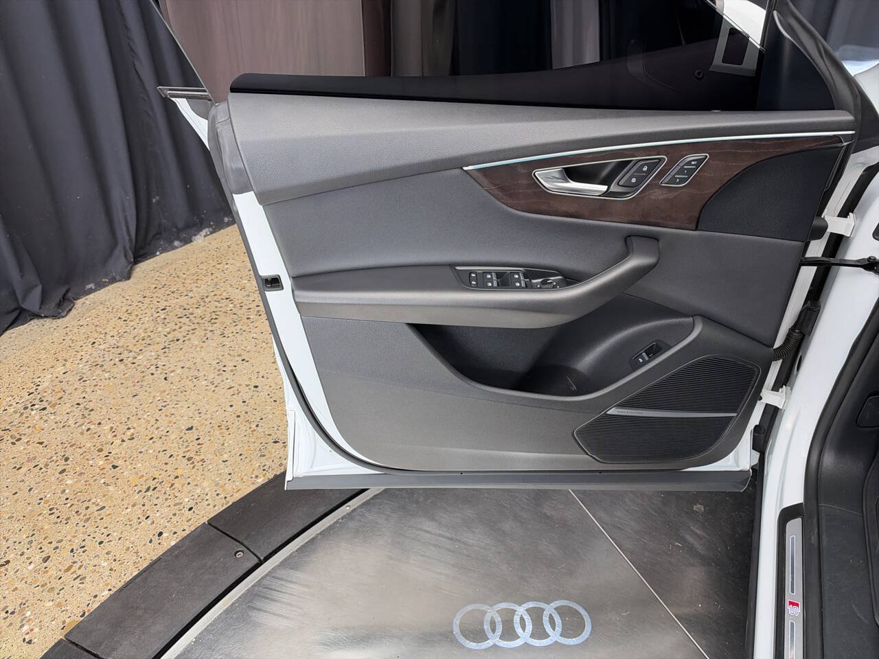 Used 2020 Audi Q8 Premium Plus w/ Premium Plus Package AWD/4WD image 10
