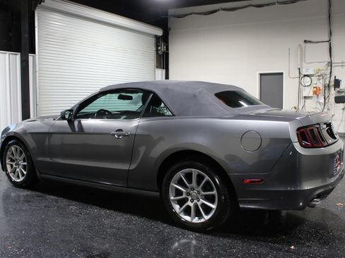 Used 2014 Ford Mustang Convertible RWD image 5