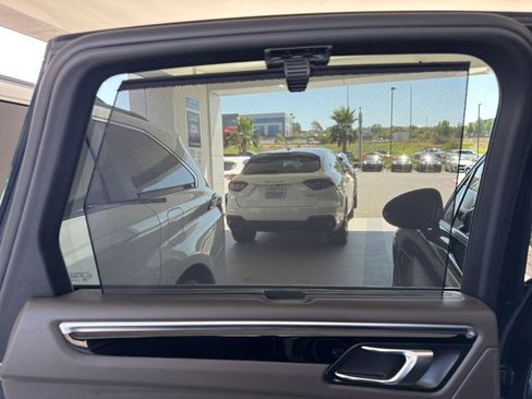 Used 2024 Porsche Macan w/ Premium Plus Package image 24