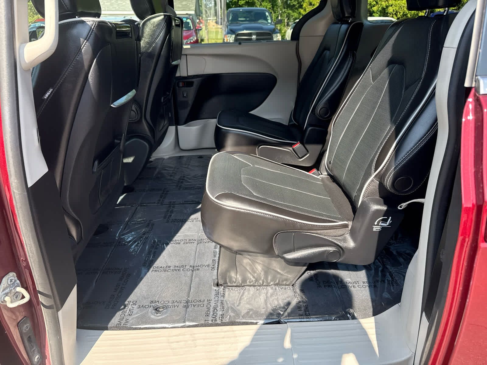 Used 2023 Chrysler Pacifica Limited w/ Uconnect Theater Family Group AWD/4WD image 13