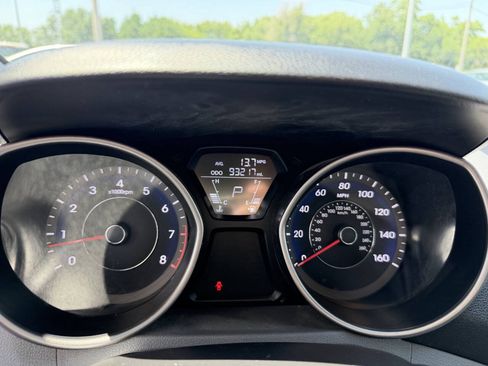 Used 2011 Hyundai Elantra GLS FWD image 12