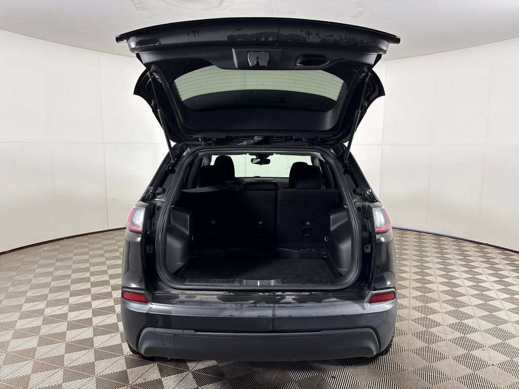 Used 2021 Jeep Cherokee Latitude FWD image 9