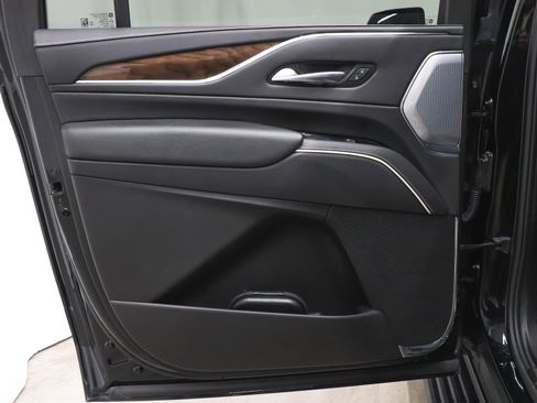 Used 2024 Cadillac Escalade ESV Sport Platinum w/ LPO, ONYX Package image 16