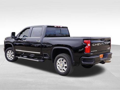 Certified 2024 Chevrolet Silverado 3500 High Country AWD/4WD image 7