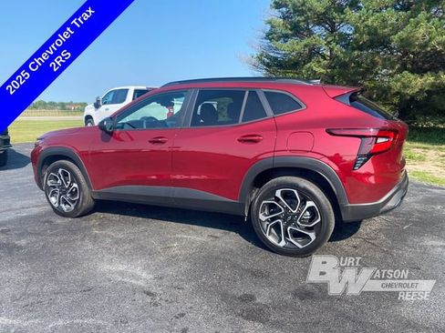 Used 2025 Chevrolet Trax RS w/ Driver Confidence Package FWD image 5