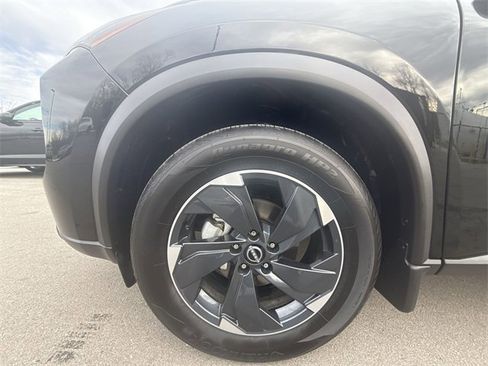 Certified 2025 Nissan Rogue SV image 10