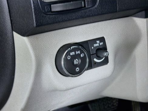 Used 2012 GMC Acadia SLT FWD image 16