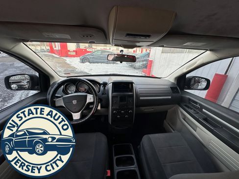 Used 2008 Dodge Grand Caravan SXT w/ Flexible Seating Group image 3