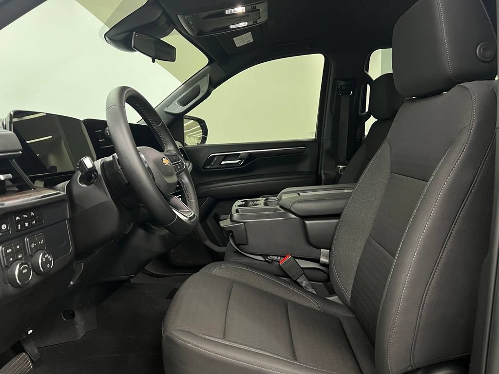 Used 2026 Chevrolet Suburban LS AWD/4WD image 12