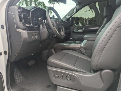 Used 2026 Chevrolet Silverado 2500 LTZ w/ LTZ Convenience Package AWD/4WD image 14