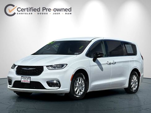 Used 2024 Chrysler Pacifica Touring-L FWD image 8
