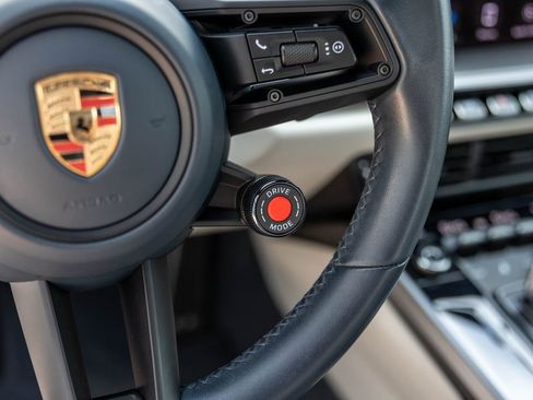 Used 2025 Porsche 911 Carrera RWD image 34