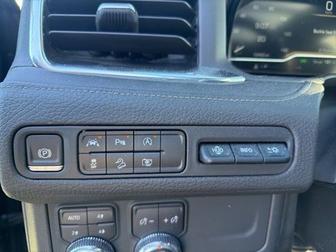 Used 2023 GMC Yukon Denali image 7