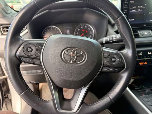 Used 2019 Toyota RAV4 XLE Premium AWD/4WD image 8