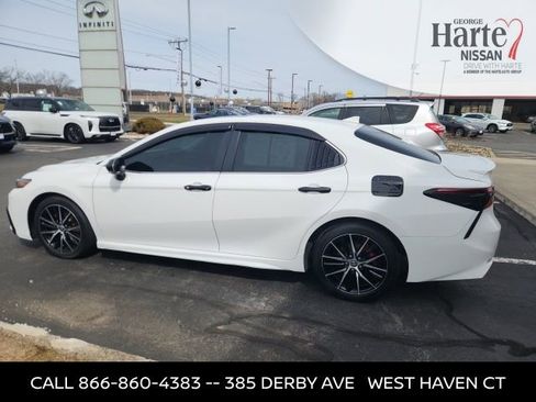 Used 2022 Toyota Camry SE w/ Cold Weather Package image 8