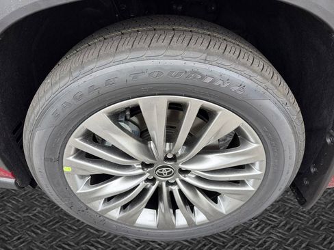 New 2026 Toyota Highlander Platinum AWD/4WD image 11
