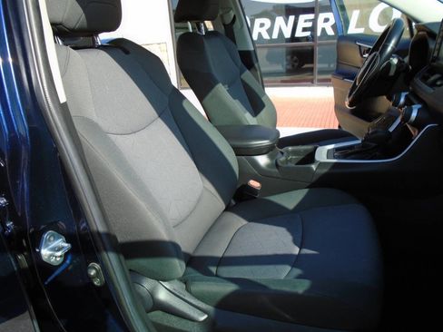 Used 2021 Toyota RAV4 XLE FWD image 12