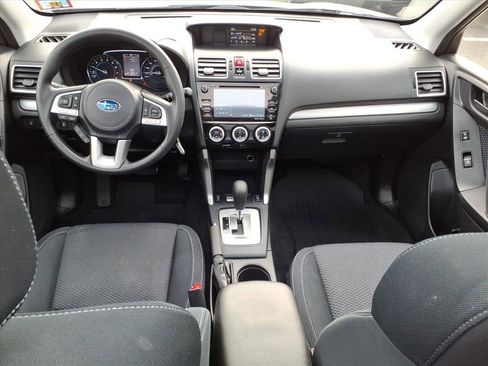 Used 2017 Subaru Forester 2.5i Premium image 10