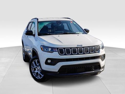 Used 2022 Jeep Compass Latitude AWD/4WD image 2