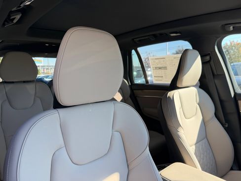 New 2026 Volvo XC90 T8 Plus w/ Protection Package Premier image 9