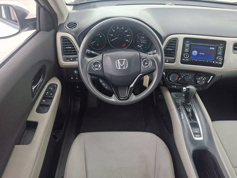 Used 2022 Honda HR-V LX image 2