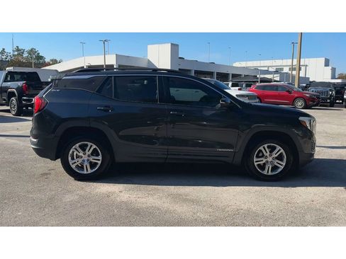 Certified 2018 GMC Terrain SLE w/ Driver Convenience Package image 9