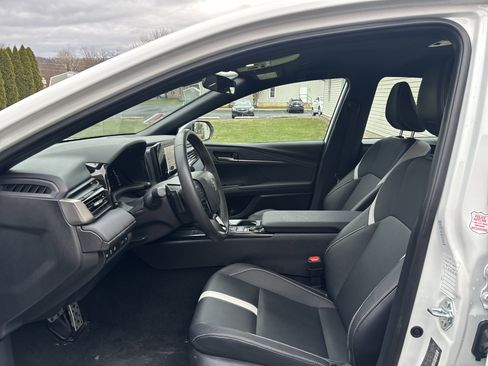 Used 2025 Toyota Camry SE image 13