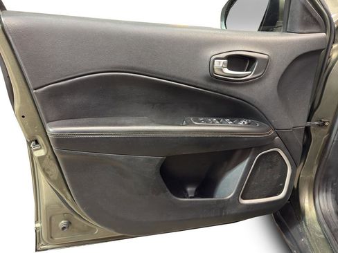 Used 2018 Jeep Compass Latitude w/ Popular Equipment Group image 14