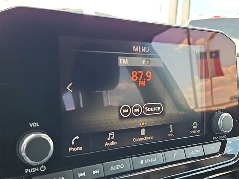 Used 2025 Nissan Pathfinder SV image 3