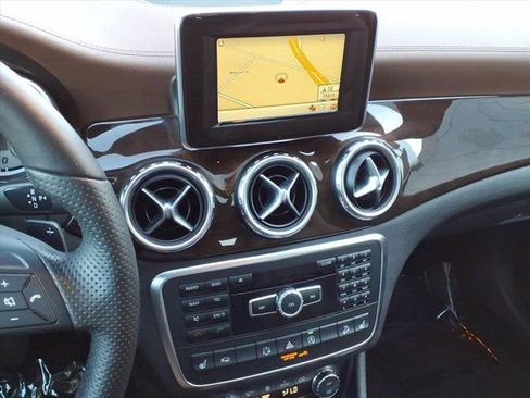 Used 2015 Mercedes-Benz GLA 250 4MATIC image 5