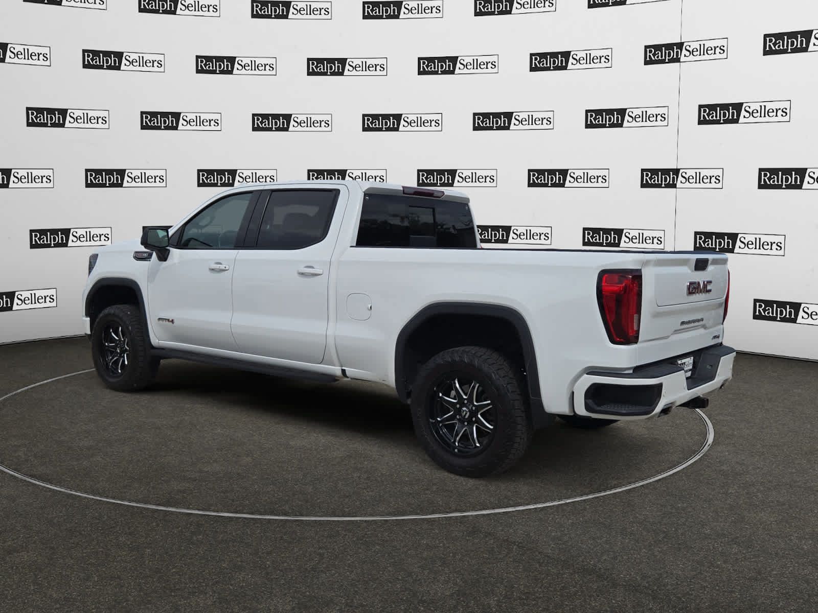 Used 2022 GMC Sierra 1500 AT4 w/ AT4 Premium Package AWD/4WD image 4