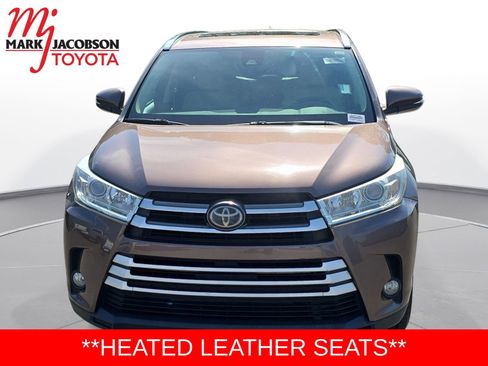 Used 2017 Toyota Highlander XLE AWD/4WD image 2