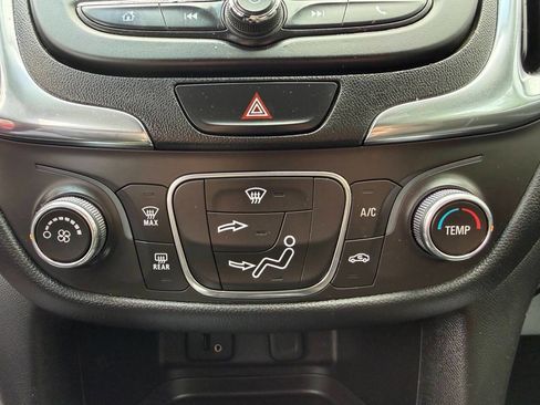 Used 2018 Chevrolet Equinox LT image 19