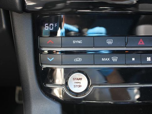 Used 2019 Jaguar F-PACE Premium AWD/4WD image 27