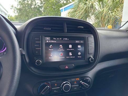 Used 2025 Kia Soul LX w/ LX Technology Package FWD image 20
