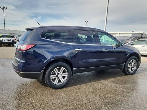 Used 2017 Chevrolet Traverse LT image 2