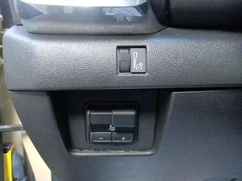 Used 2024 GMC Canyon Elevation w/ Convenience Package image 17