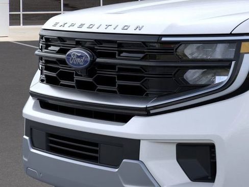 New 2025 Ford Expedition Max Platinum image 17