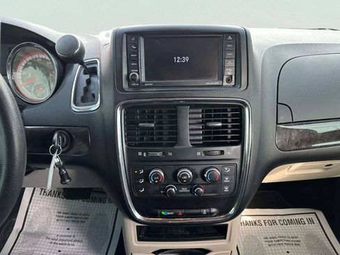 Used 2019 Dodge Grand Caravan SE FWD image 19