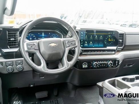 Used 2023 Chevrolet Silverado 1500 LT AWD/4WD image 10