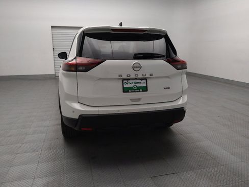 Used 2024 Nissan Rogue S image 6