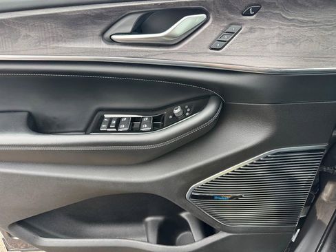 Used 2022 Jeep Grand Cherokee L Overland w/ Advanced Protech Group III image 23