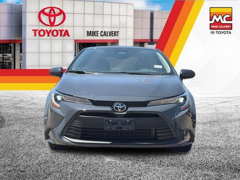 Used 2025 Toyota Corolla LE FWD image 8