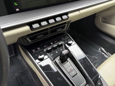 Certified 2022 Porsche 911 Carrera image 31