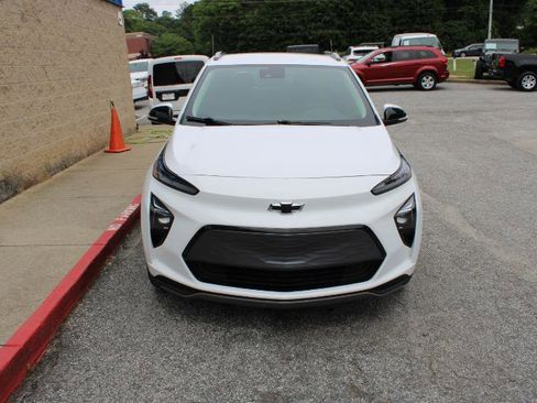 Used 2023 Chevrolet Bolt EUV LT w/ Convenience Package FWD image 2